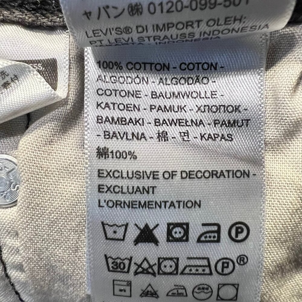 Levi Strauss & Co.501 Shorts-NWT-Black-Women's Distressed A high Rise-Button Fly - Picture 14 of 14